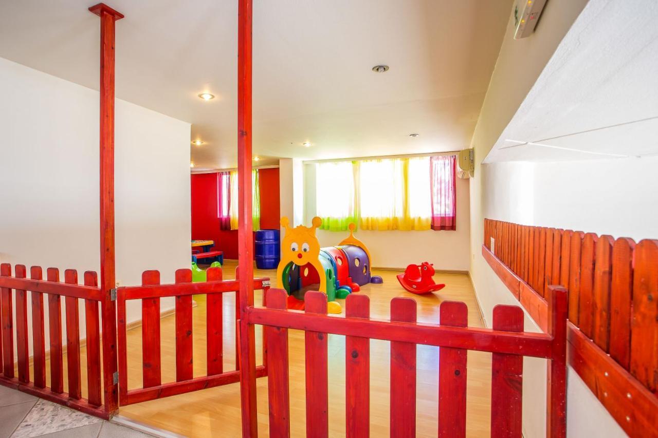 Irinna Hotel-Apartments ファリラキ エクステリア 写真