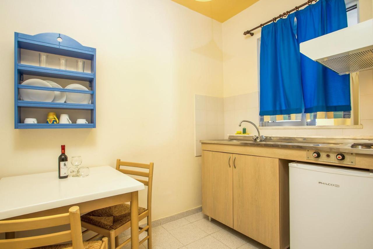 Irinna Hotel-Apartments ファリラキ エクステリア 写真