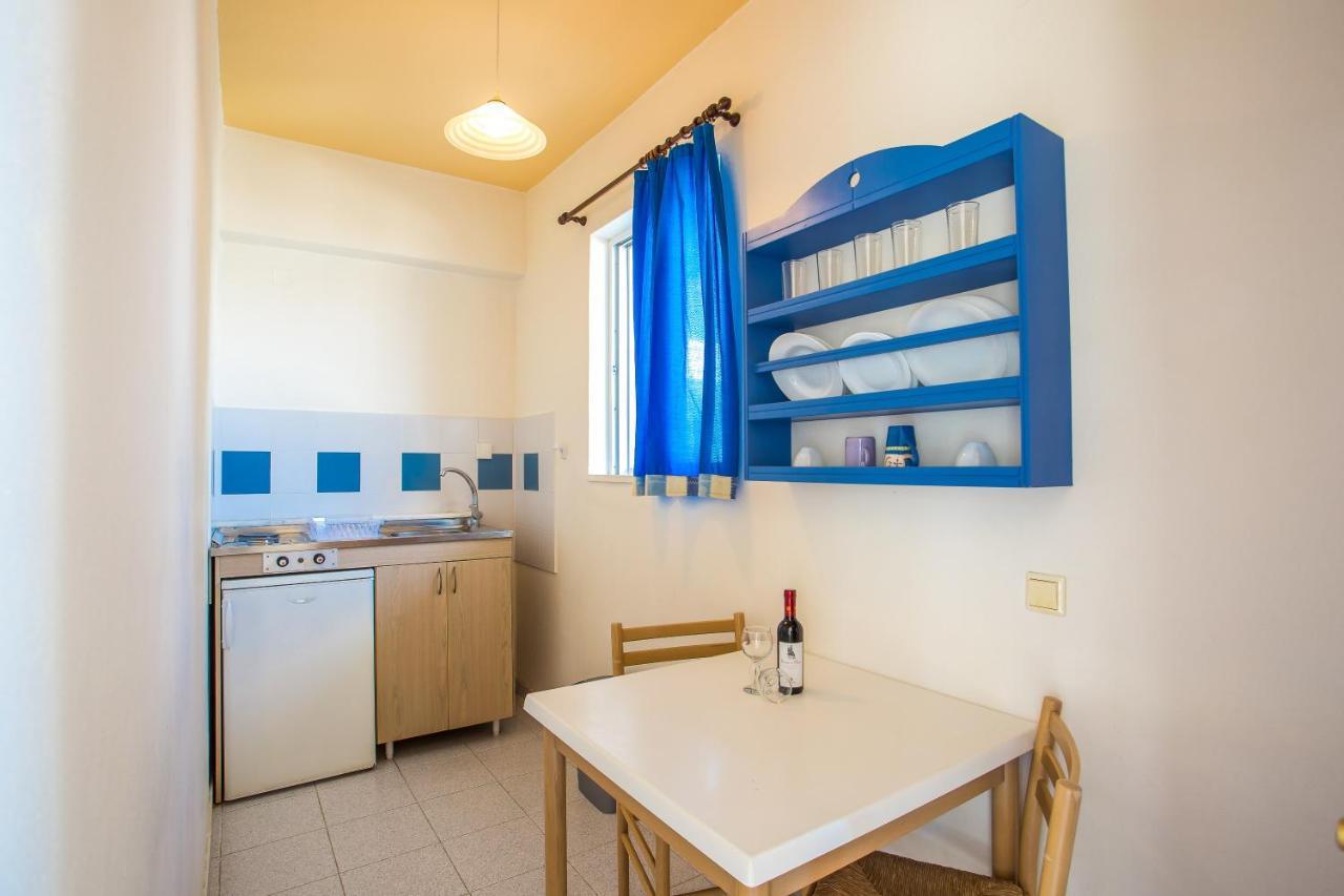 Irinna Hotel-Apartments ファリラキ エクステリア 写真