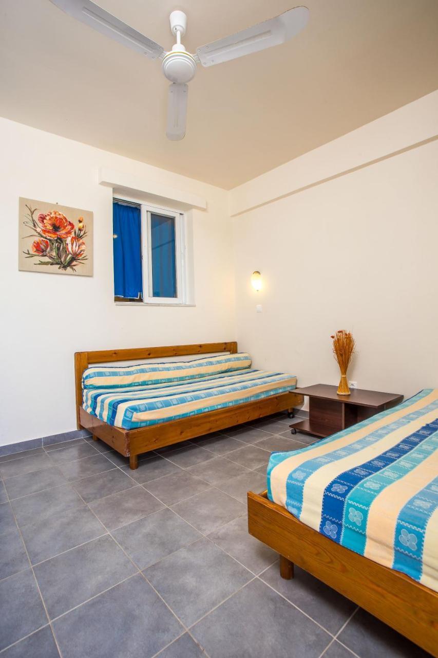 Irinna Hotel-Apartments ファリラキ エクステリア 写真